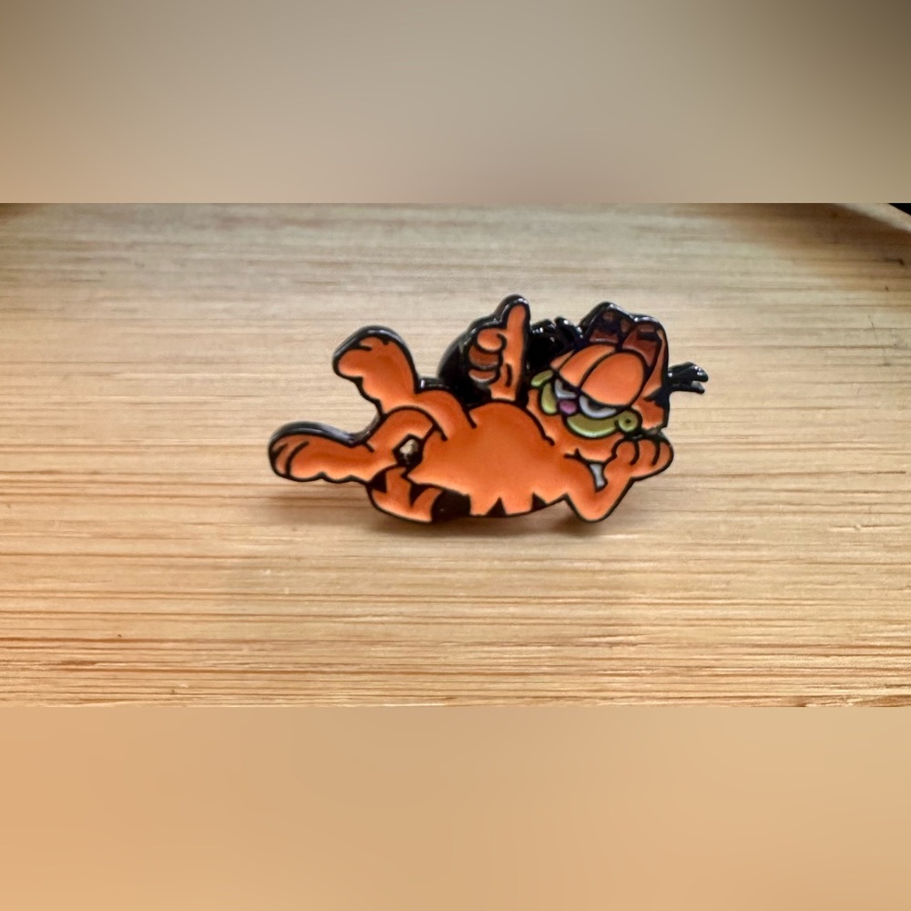 Garfield Orange Enamel Pin